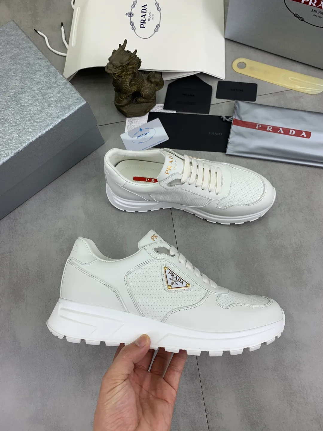 Men's shoes 💰P580💰 [New style] High version official website popular models are on the market, 🆘 Trendy brand (Prada) mainly promotes popular models, avant-garde and versatile fashion men's shoes private version mold opening, cowhide surface splicing 1:1.. Fashionable and simple, original imported cowhide lining cowhide feet; the atmosphere and personality are more fashionable, eye-catching and pursuing class. It will subvert the old idea and be a must-have for fashion trendsetters with you! Must keep it for yourself! Tall and comfortable, large and low, high-end quality workmanship. Size: 38-45; 5️⃣ colors available.